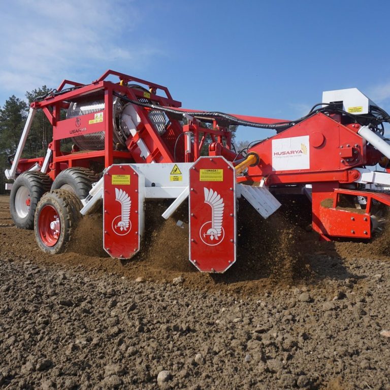 Détail du double rotor latéral breveté de la Husarya, capable de traiter toutes les tailles de pierres.
