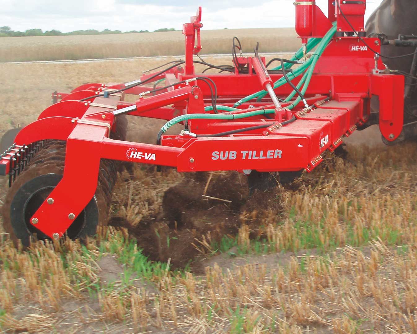 Décompacteur He-Va travaillant en profondeur pour briser la semelle de labour sans bouleverser la surface.