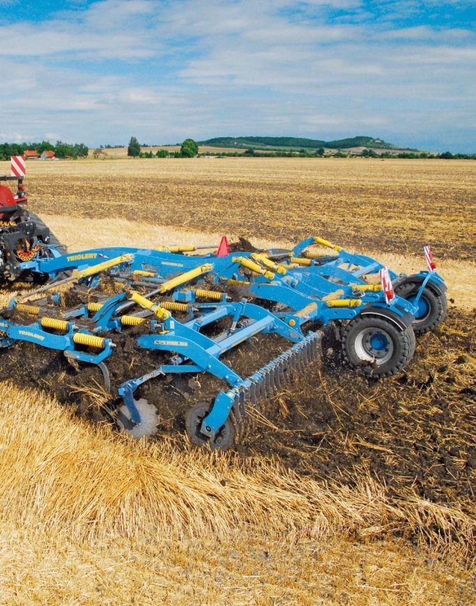 Farmet Fantom — Ameublissement fin Farmet Fantom au travail sur 15 cm de profondeur, 3 rangs de dents pour un ameublissement fin