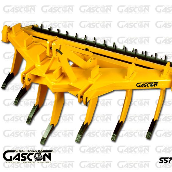 Décompacteur en V jaune Gascon Aker, conçu pour une pénétration progressive et restructurer les terres dures avec un effort de traction rédu