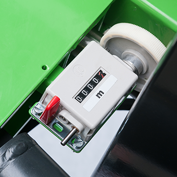 Compteur de suivi métrique mécanique pour connaître précisément la longueur de tuyau déployée dans le drain.