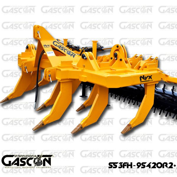 Décompacteur jaune Gascon Nyx doté d'un bâti droit sur 3 rangées, conçu pour décompacter efficacement la terre même à travers d'importants v