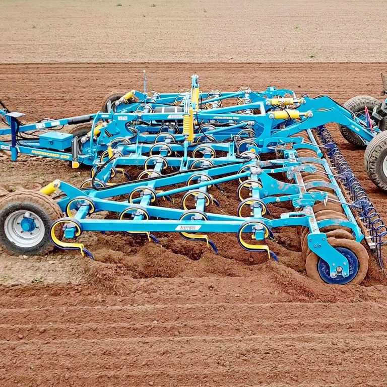 Farmet Hurricane — Cultivateur superficiel TCS Cultivateur superficiel Farmet Hurricane pour désherbage plein largeur en systèmes TCS